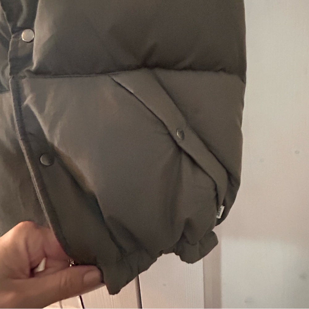 TNA puffer vest with detachable hood - Picture 8 of 8